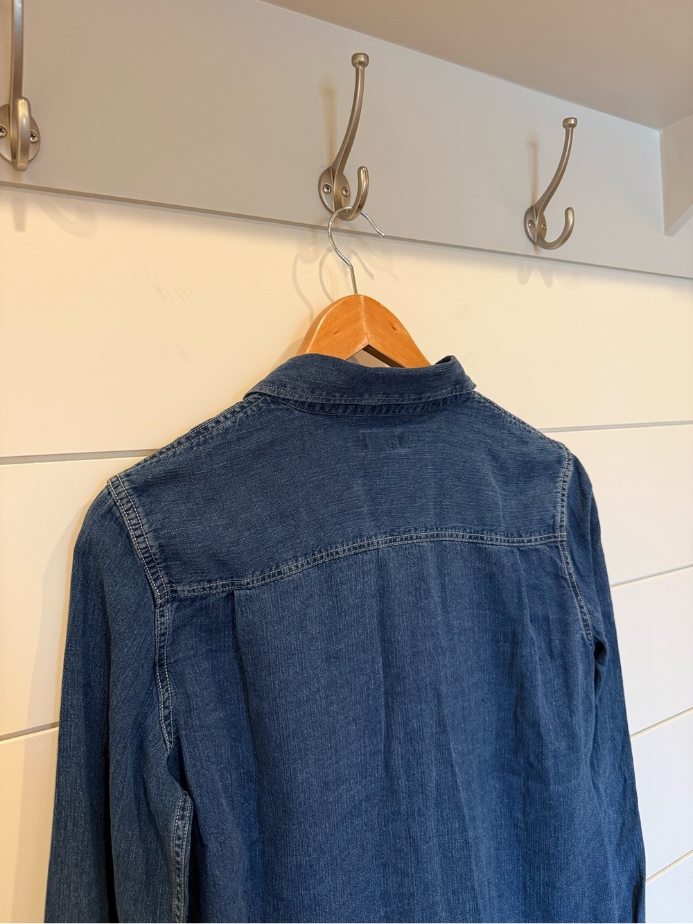 NWT Faherty Chambray Woven Spread Collar Long Sleeve Button Front Shirt - Picture 6 of 9